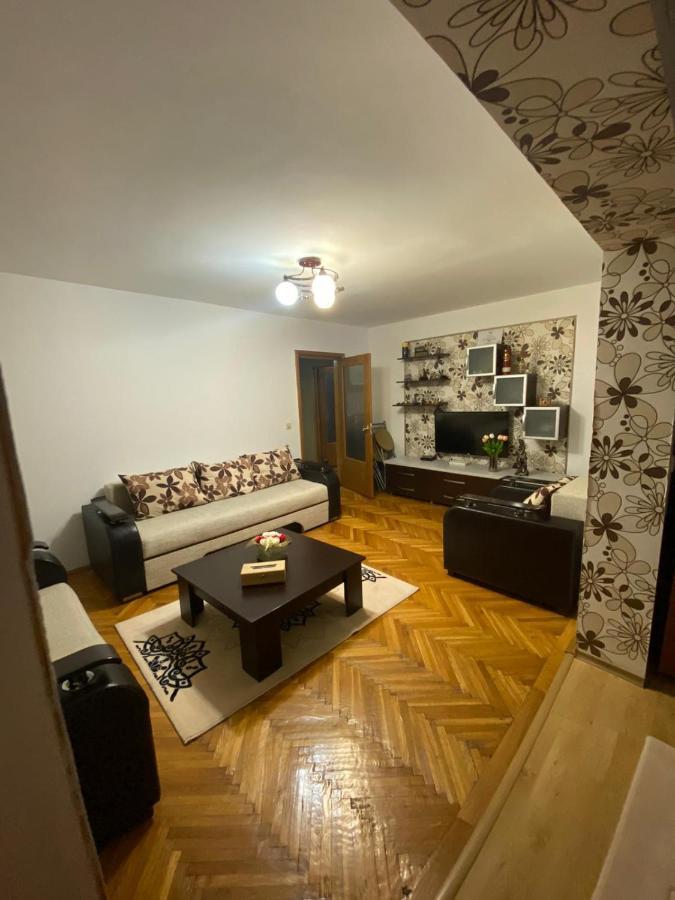 Friend'S House Apartment ปีเตช ภายนอก รูปภาพ