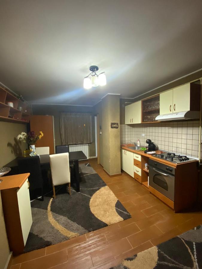 Friend'S House Apartment ปีเตช ภายนอก รูปภาพ
